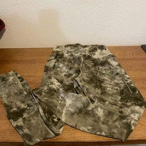 Size 6 Lululemon Align with pockets